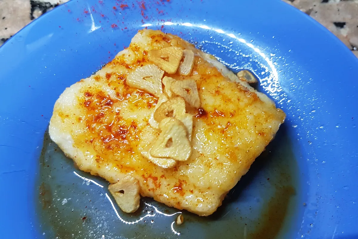 Bacalao con ajos y pimentón al estilo casero