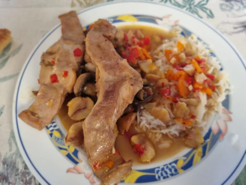 Conejo con castañas y champiñones
