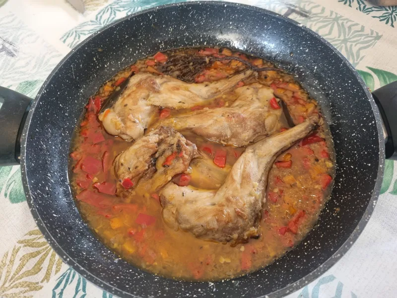 Conejo guisado sencillo