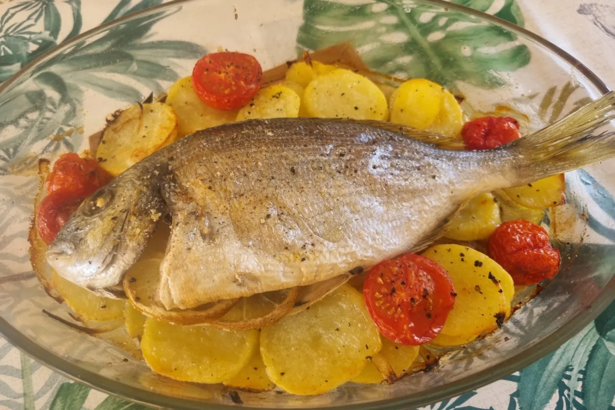Dorada al horno con patatas: receta fácil y jugosa paso a paso