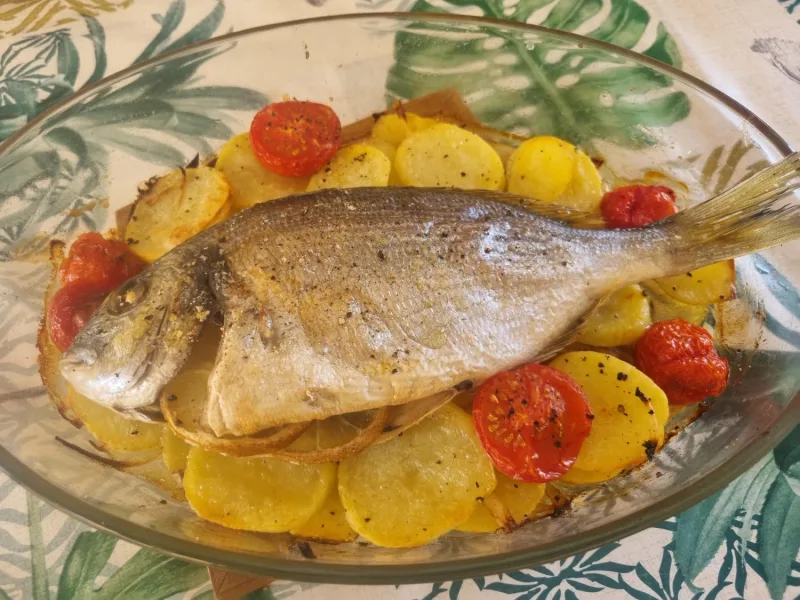 Dorada al horno con patatas: receta fácil y jugosa paso a paso