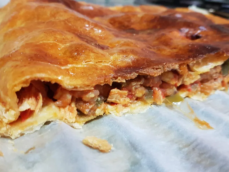 Empanada de pollo casera y fácil de hacer