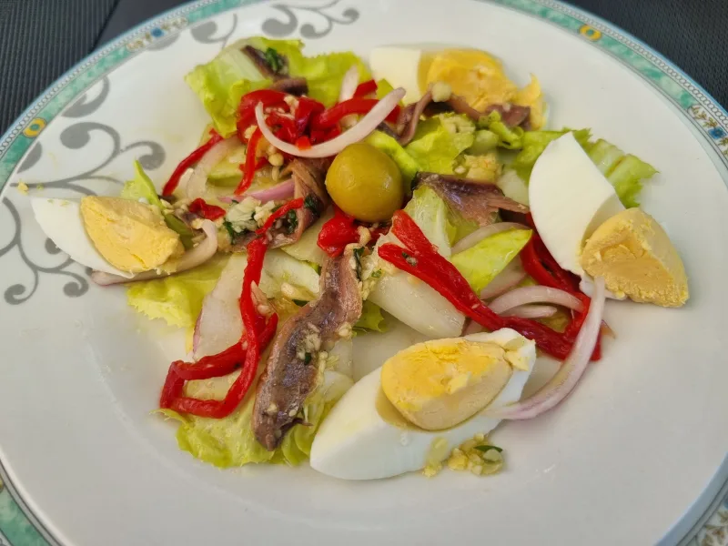 Ensalada mediterránea de anchoas