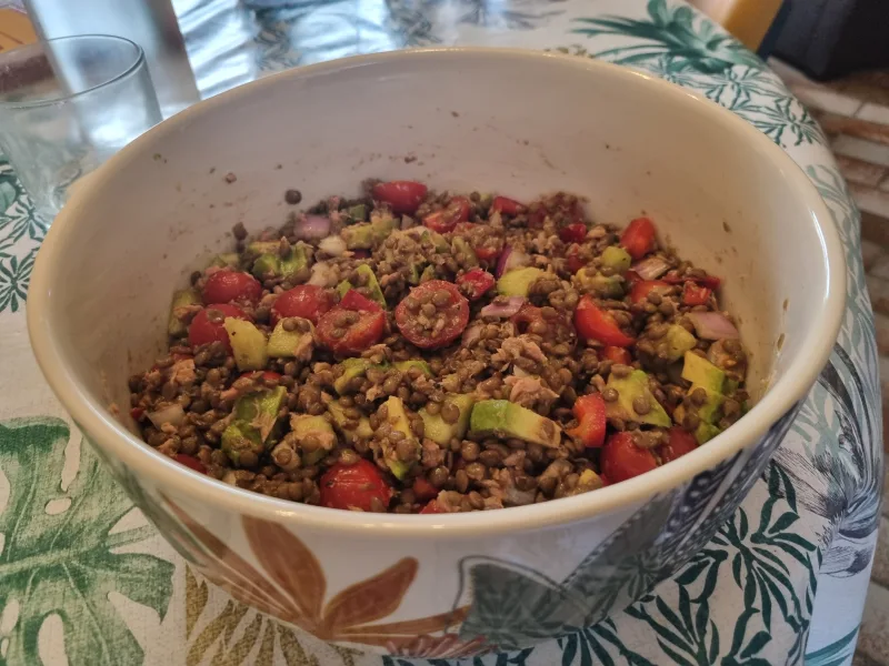 Ensalada de lentejas con atún: fresca, saciante y veraniega
