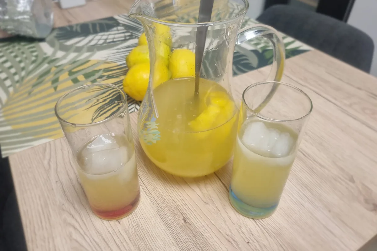 Limonada casera con miel: refrescante y natural