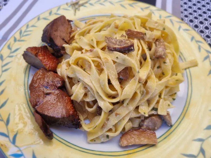 Magret con pasta y salsa de ceps para una comida memorable