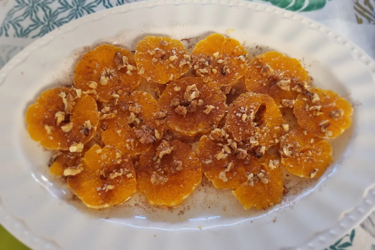 Naranjas con nueces y miel: fresca, ligera y deliciosa