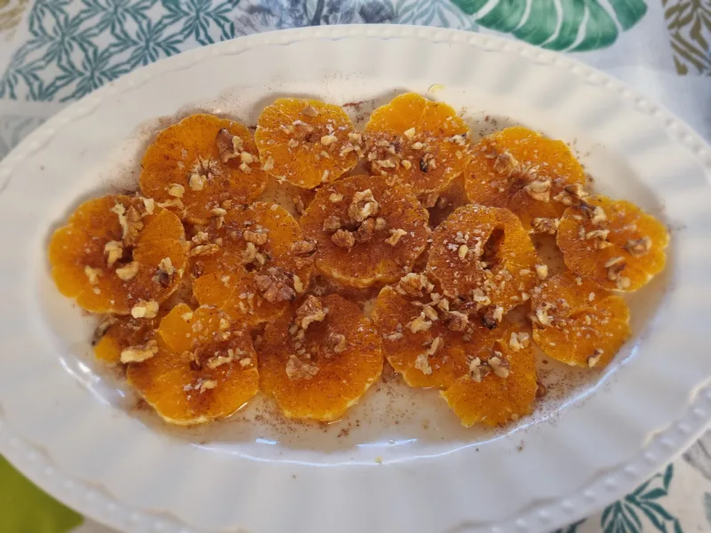 Naranjas con nueces y miel: fresca, ligera y deliciosa