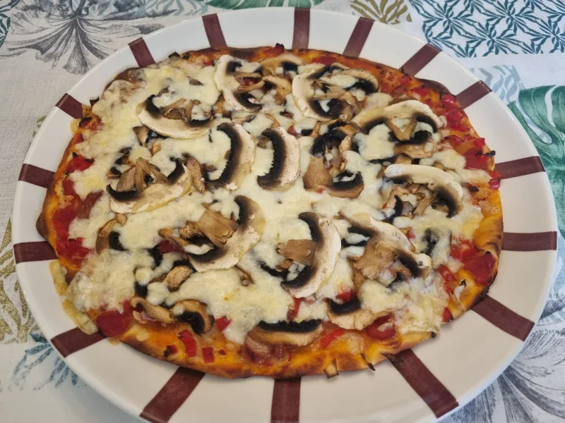 Pizza de champiñones: crujiente, jugosa y lista en minutos